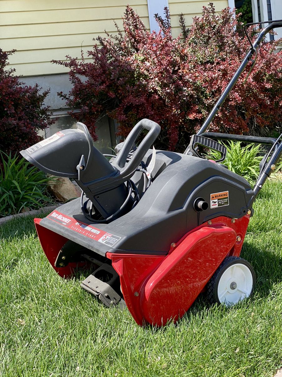 Yard Machine Snow Blower 21 inch Clearing Width - GREAT BUY