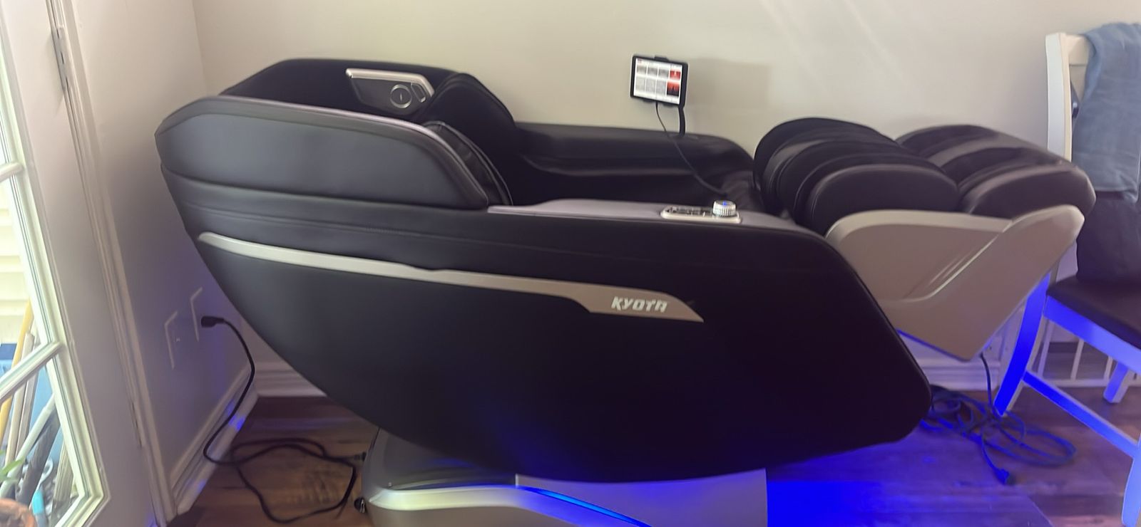 Kyota Yutaka M888 4D Massage Chair - Black - Zero Gravity, Full Body Scan, Lumbar Heat, Bluetooth