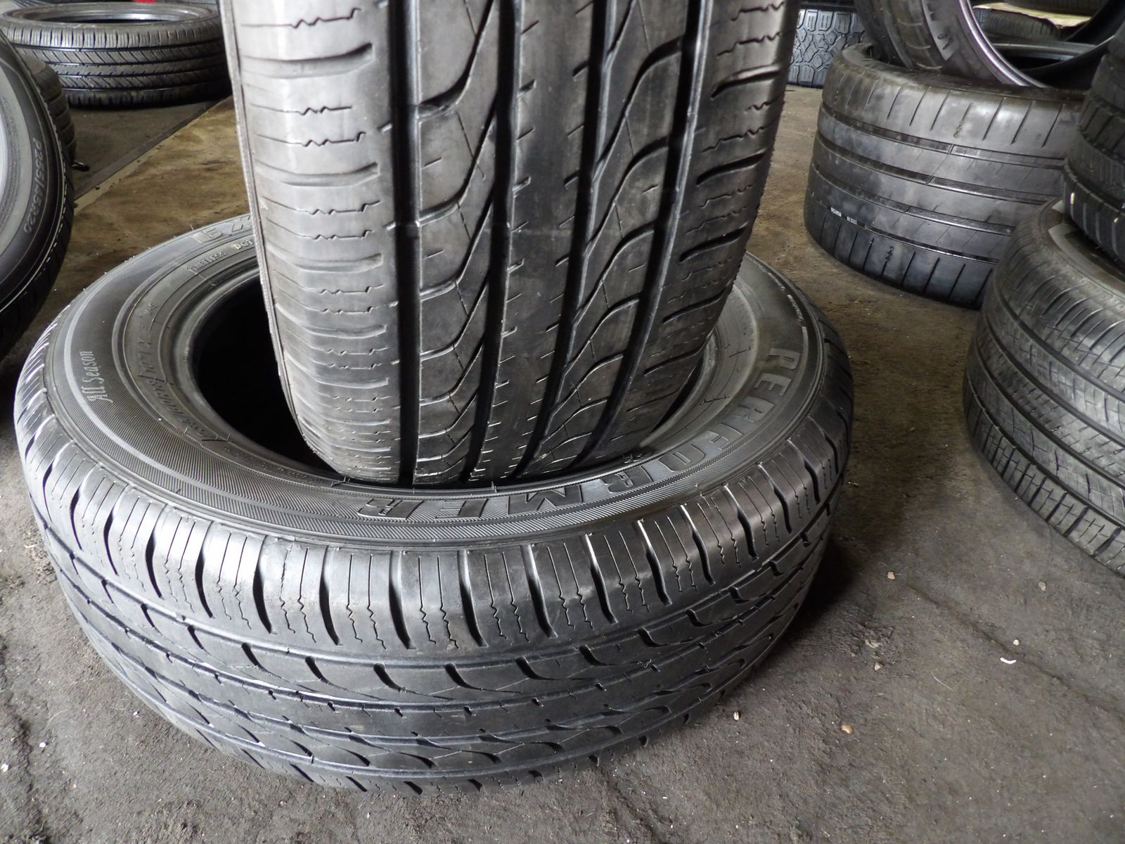 235/60R18 PERFORMER CXV SPORT PAIR OF TW USED TIRES