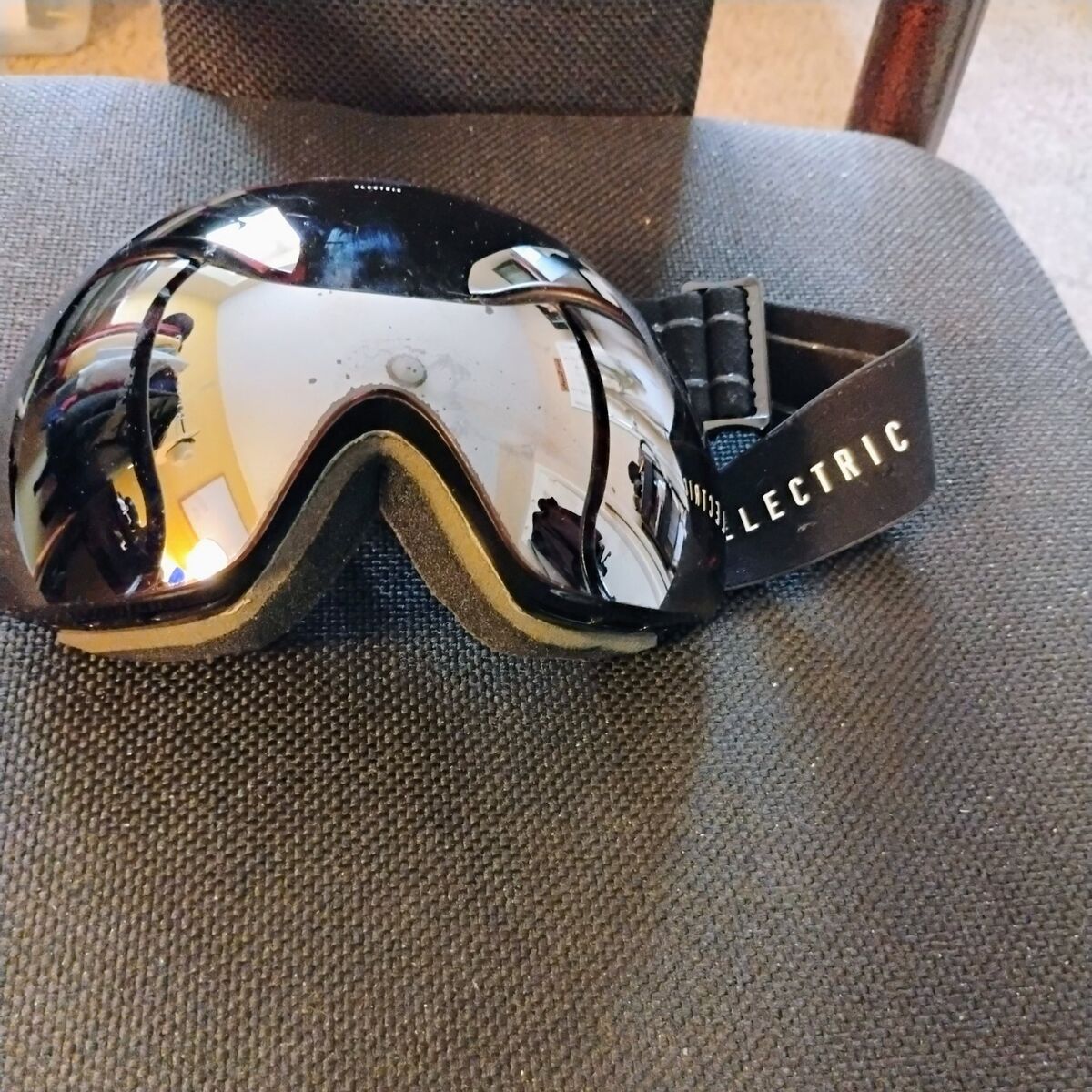 Electric semi hemispherical googles