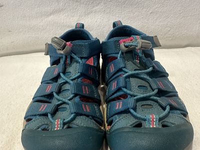 Keen toddler size 13 teal washable, hiking sandals