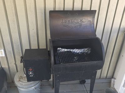 22'' Traeger Smoker Grill