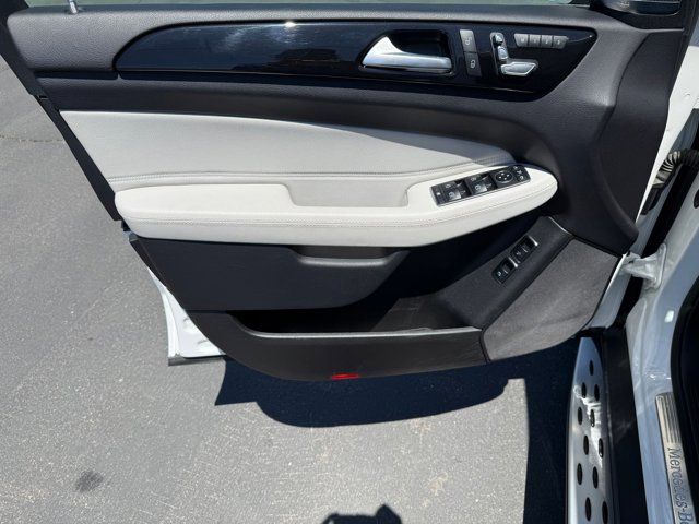 Main image 10