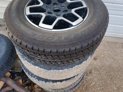 2021 Ford Bronco Outer Banks tires and wheels