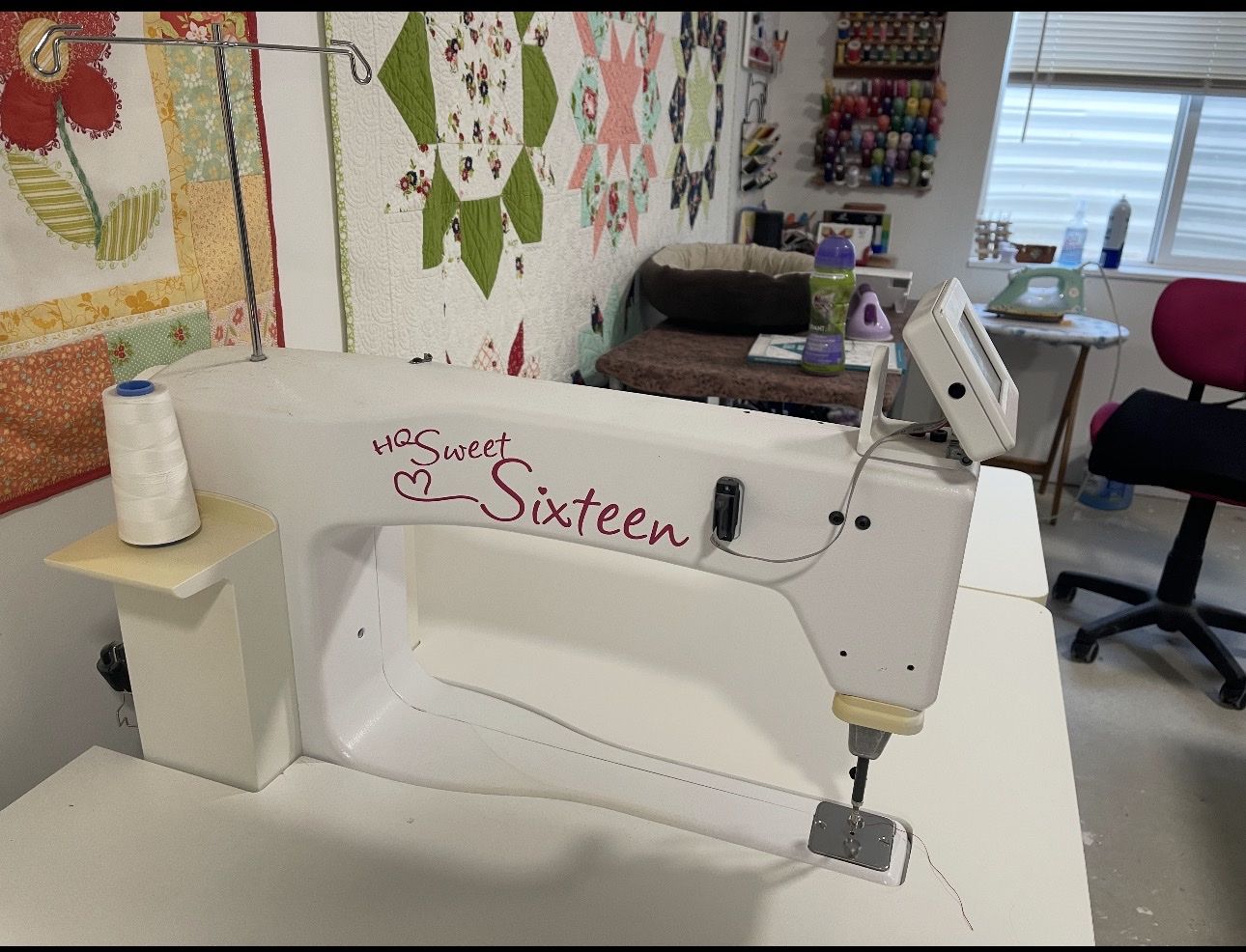 Handi Quilter HQ Sweet Sixteen Sewing Machine