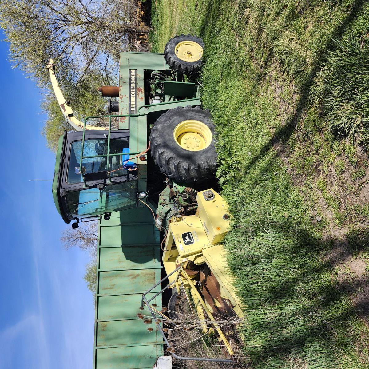 John Deere 5830 chopper