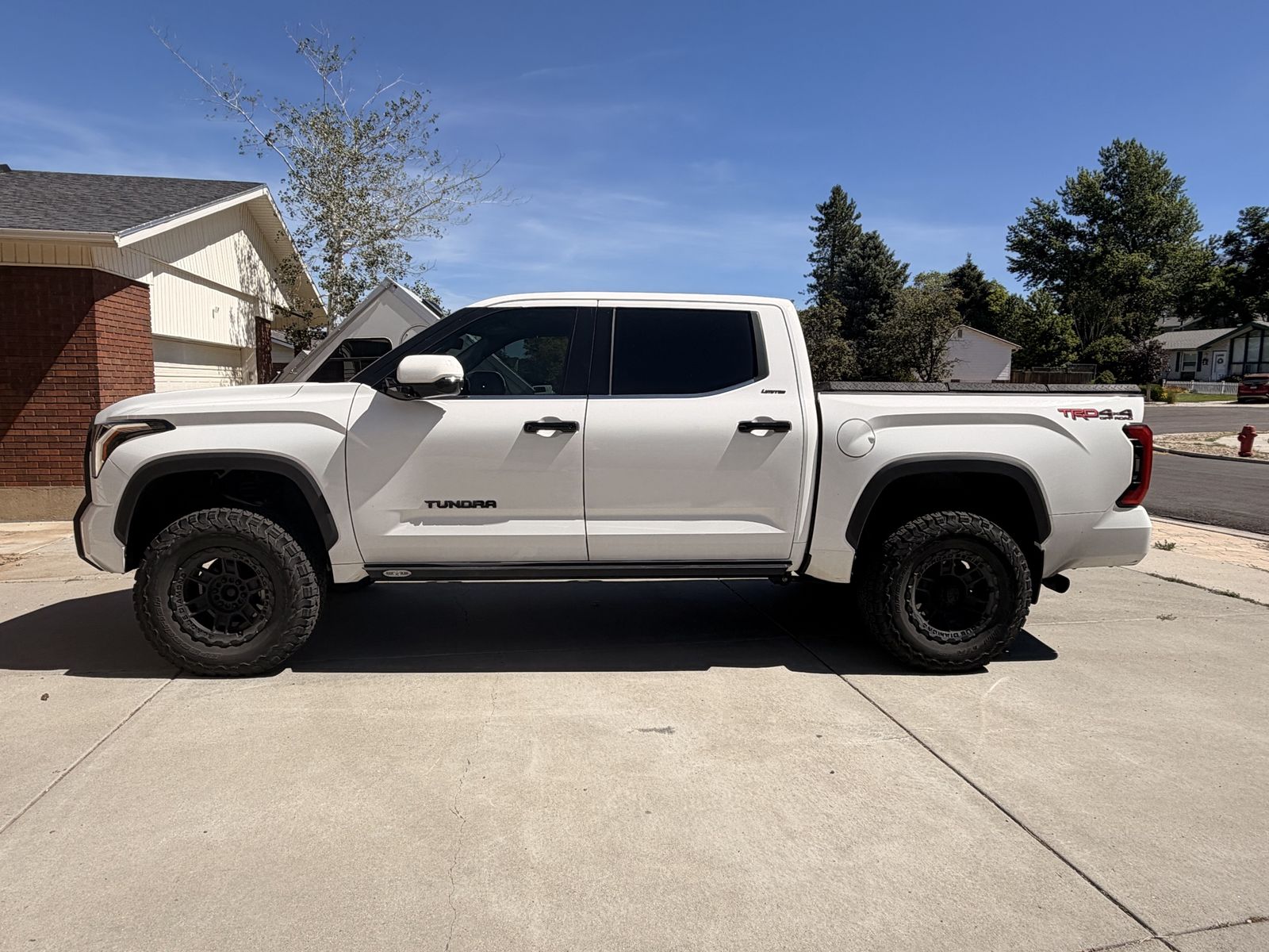 2023 Toyota Tundra TRD Off-Road CrewMax 4x4 - White, Lifted, Custom Wheels, Like New Condition