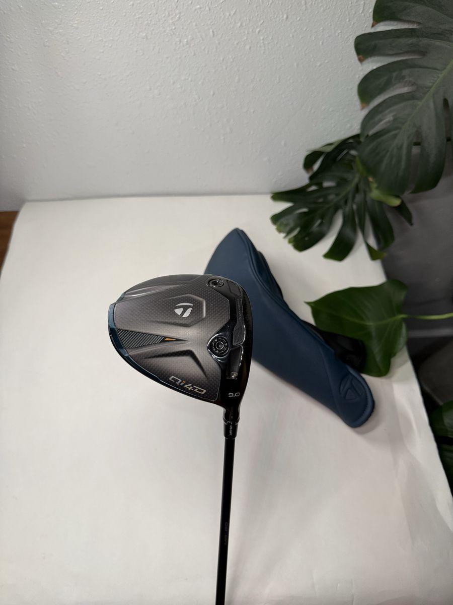 TaylorMade Qi4D Core Driver 9° REAX 60 X-Stiff Graphite RH Headcover