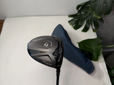 TaylorMade Qi4D Core Driver 9° REAX 60 X-Stiff Graphite RH Headcover