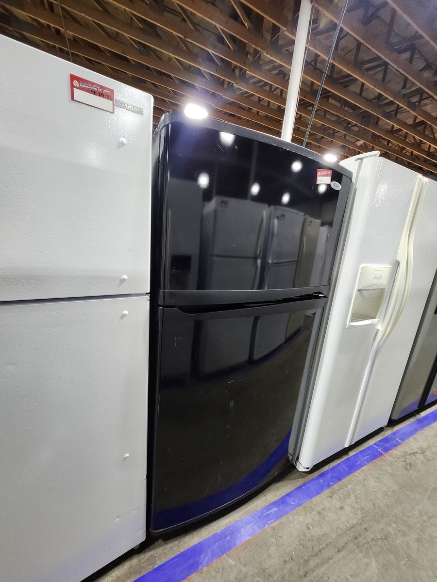 NICE WHIRLPOOL GLOSSY BLACK TOP AND BOTTOM FRIDGE!