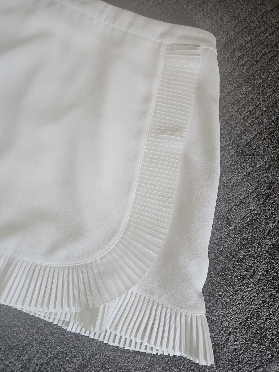 *** NWT Ted Baker Avelina Ruffle Ivory Mini skirt - Size 2 - RV $195***