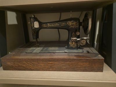 Vintage Domestic Vibrato Sewing Machine with Wooden Base