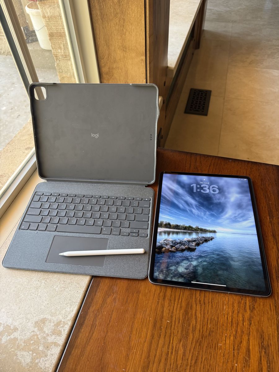 iPad Pro 12.9 6th Gen 512 gigs + cellular, keyboard and pencil