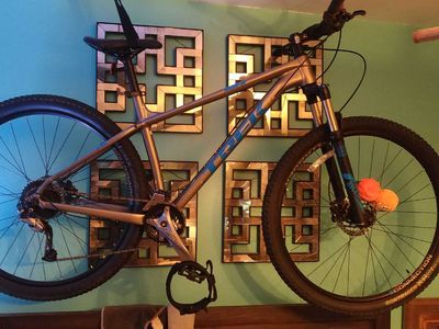 Like New Trek Xcaliber 7. Medium. 29 in Tires.