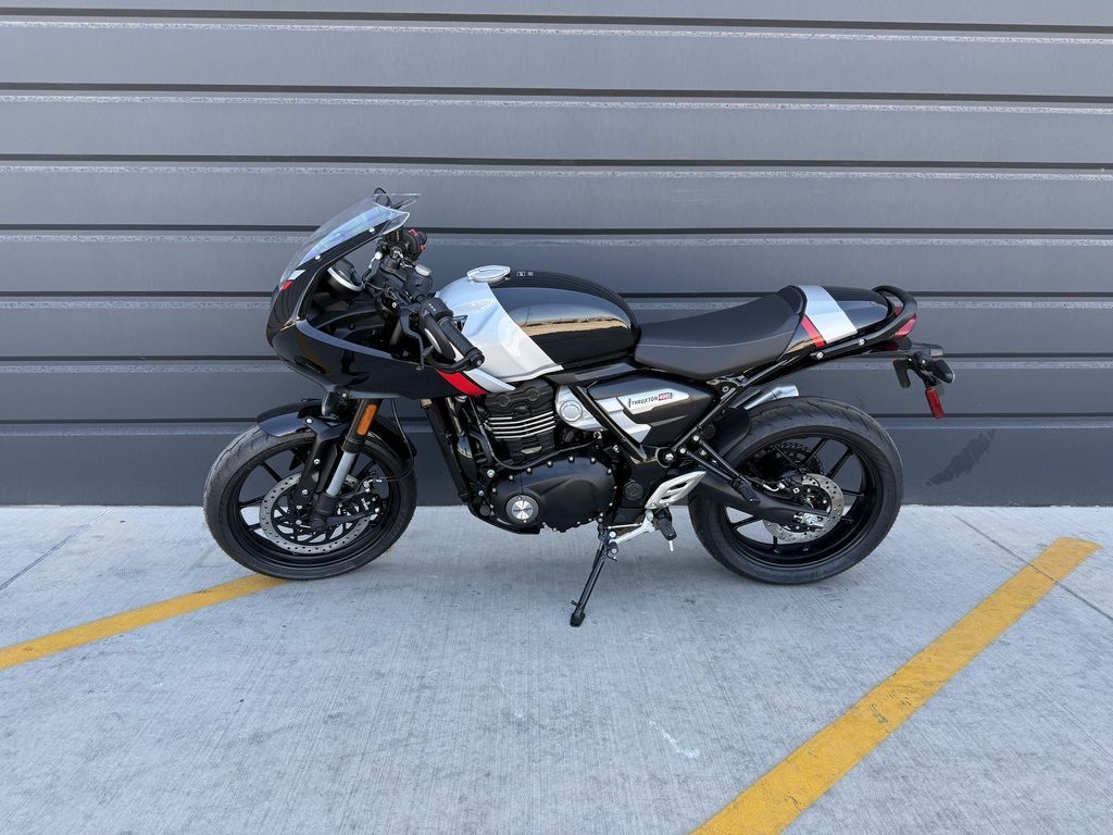 2026 Triumph Thruxton 400 Phantom Black / Aluminium Silver
