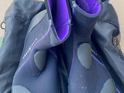 Aqualung Ellie 5mm Wetsuit Boots Women's US Size 10 Black Purple