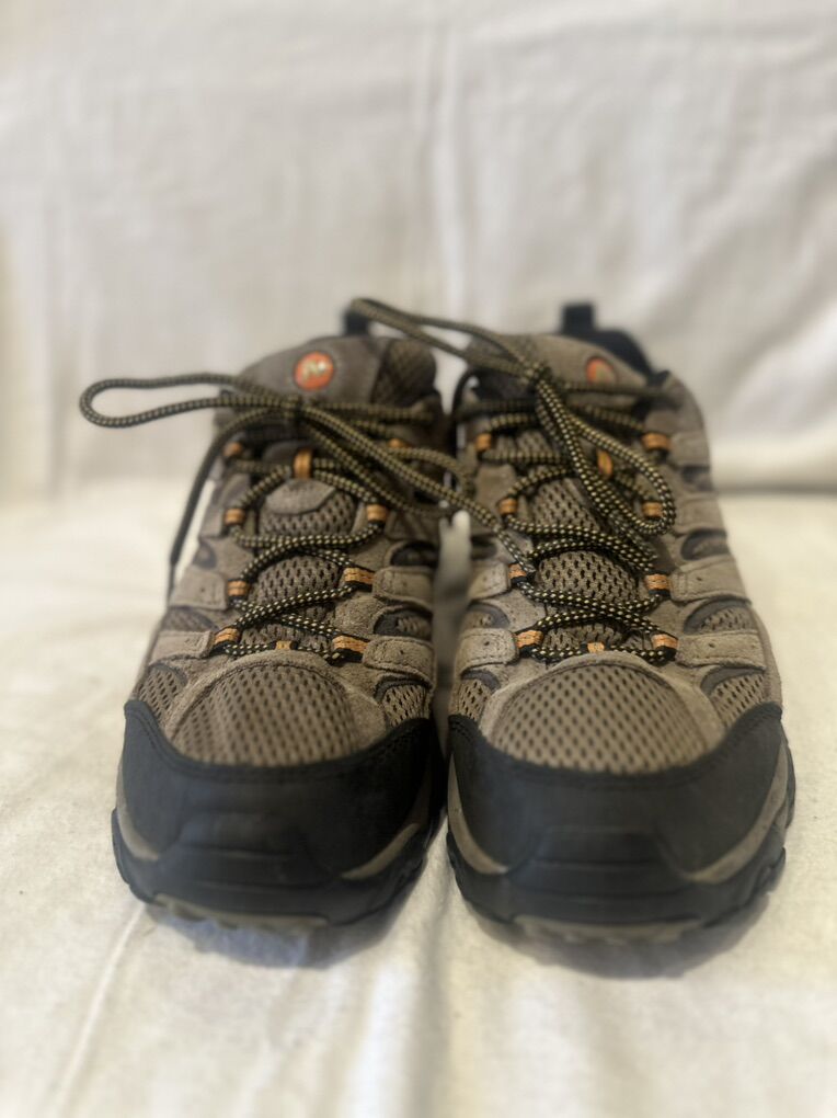 Merrell Men’s Size 8 Walnut Hiking Shoes