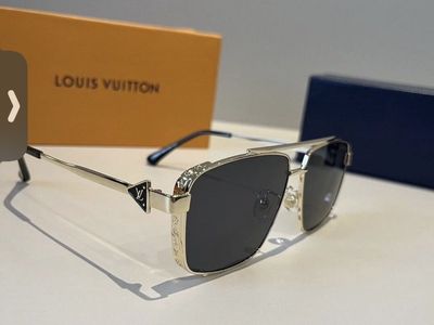 Louis Vuitton Z0259U Sunglasses Light Gold Metal Frame True Black Lenses