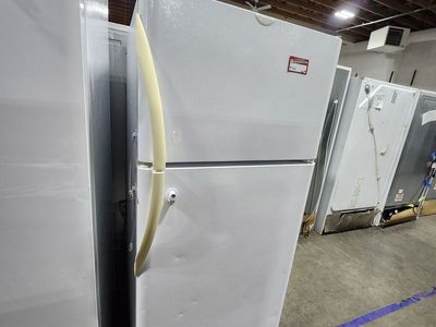 Frigidaire Top-Freezer Refrigerator in White