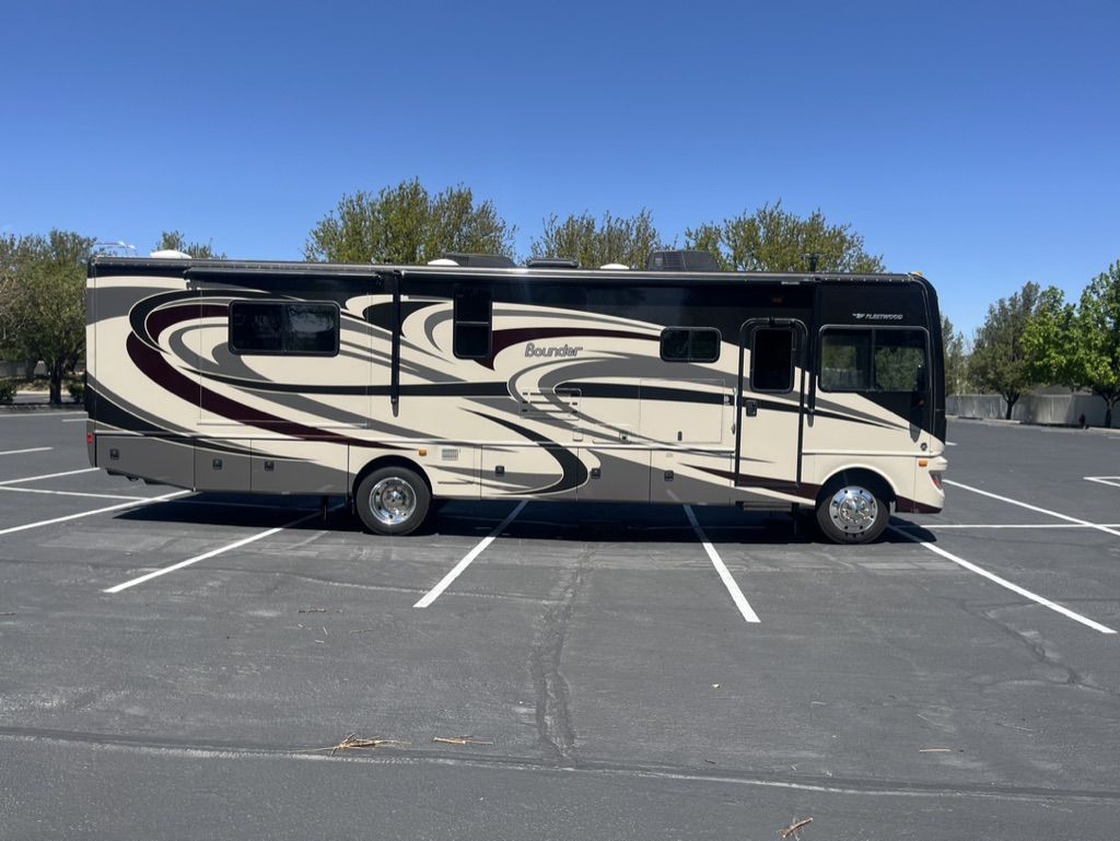 2014 Fleetwood Bounder 35K