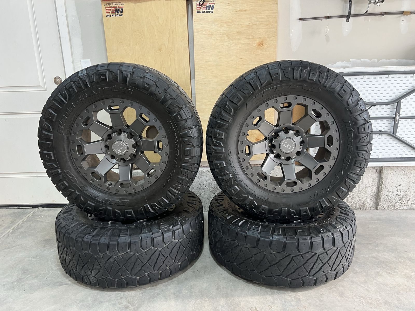 37x12.5x20 rims and tires (ford) 