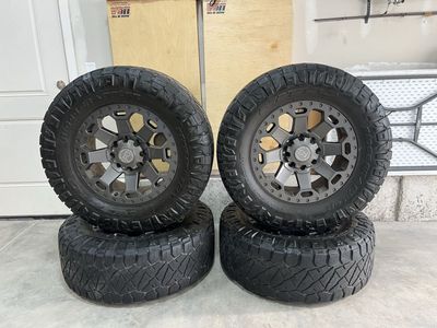 37x12.5x20 rims and tires (ford)