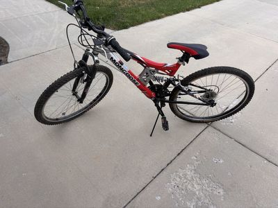 Mongoose xr-75 21 speed Mountain Bike - Red/Silver