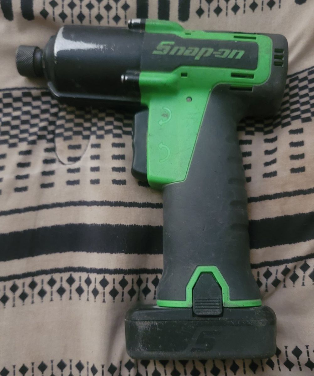 Snap-on 1/4" Impact Driver + battery