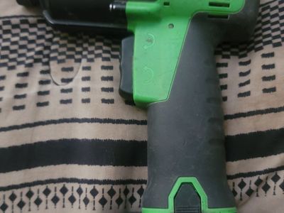 Snap-on 1/4" Impact Driver + battery