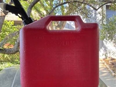 5 gallon gas Container With Nozzle