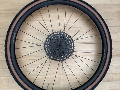 NEW: AXIS Elite 700c Disc Wheelset w/ Specialized Pathfinder Pro 42mm Tires