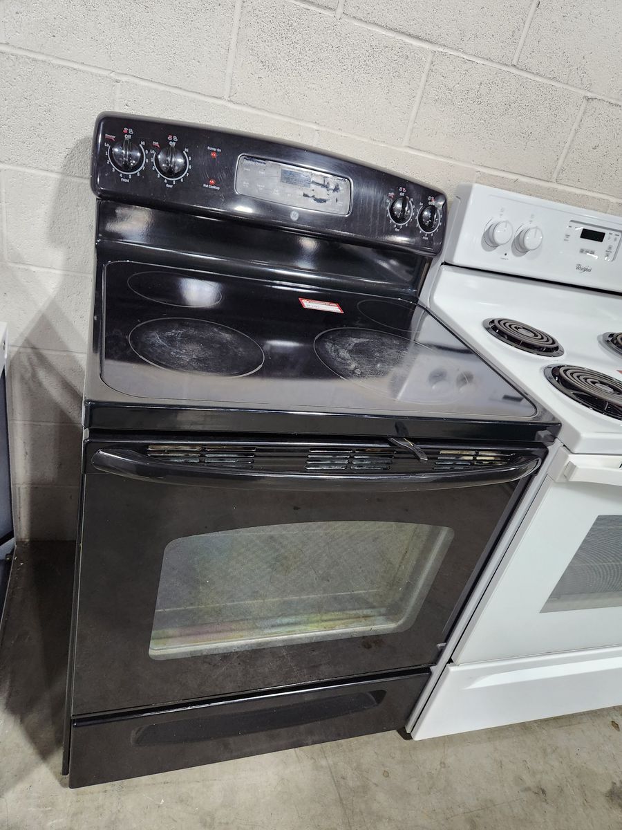 GE 30" Electric Range Smooth Glass Cooktop Oven - Black