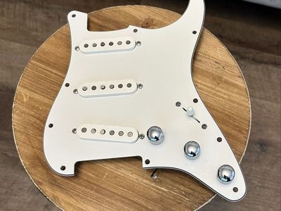 Fender Stratocaster Prewired Pickguard with 3 Single Coil Pickups, White