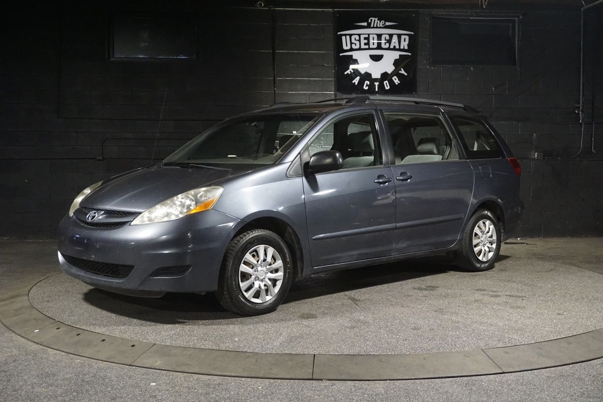 2006 Toyota Sienna CE 8 Passenger