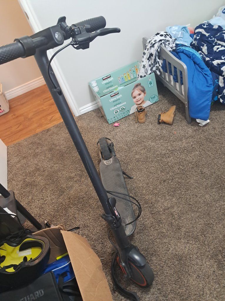 Unbranded Electric Scooter - Parts/Repair - Damaged Rear Wheel & Fender