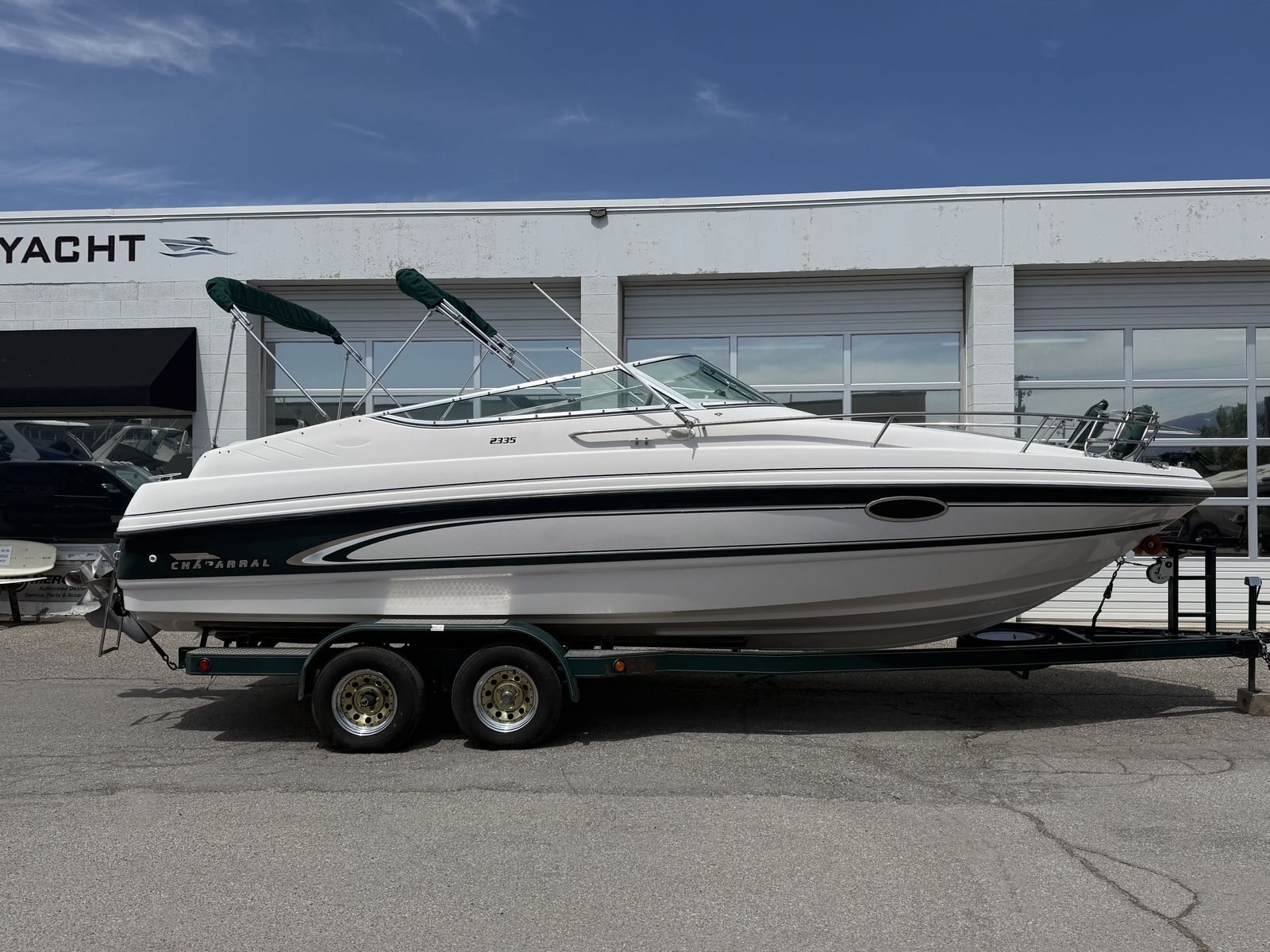 1997 23' Chaparral 2335 SS Cuddy