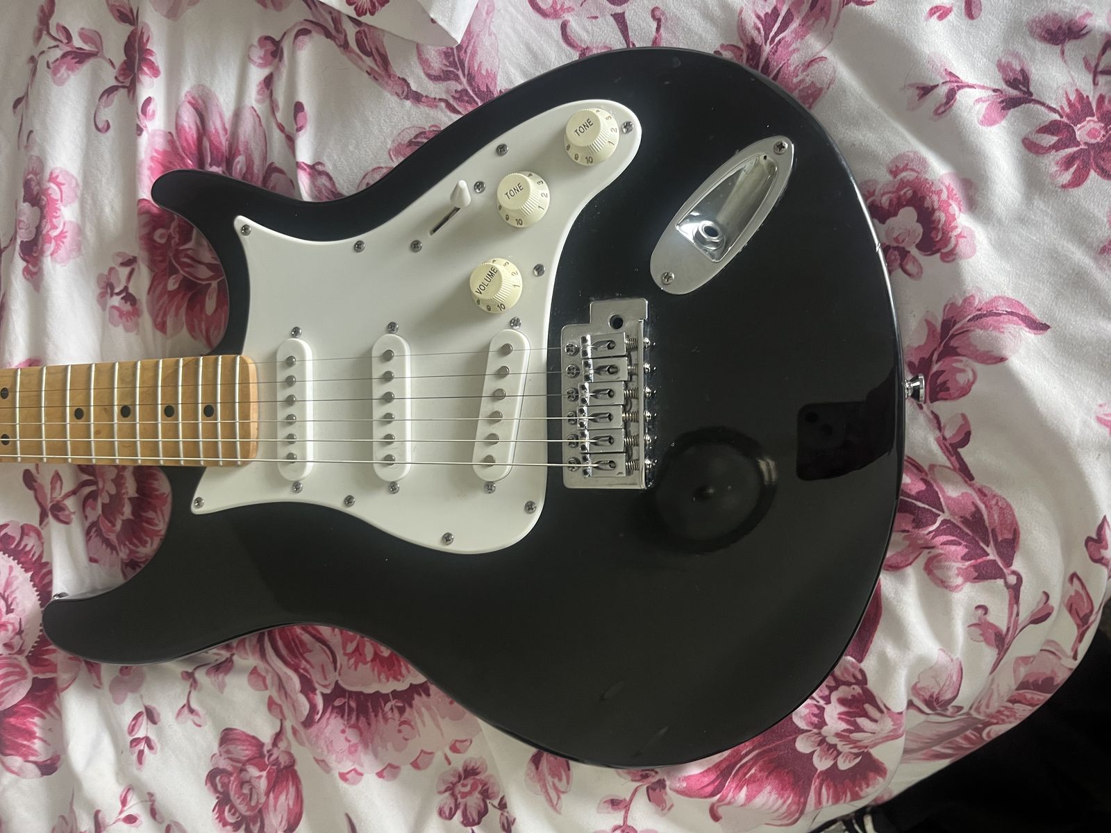 Behringer electric guitar