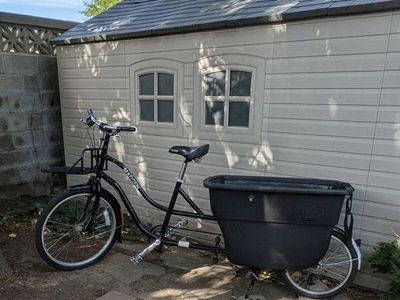 Madsen Cargo Bike Black Front Bucket with Seating and Harness