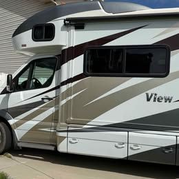 Winnebago view 2014  with LOW LOW MILES updated pictures