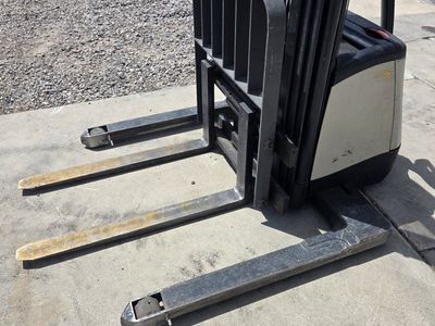 Crown SX3000-30 Electric Stand-Up Forklift Stacker 3000lb