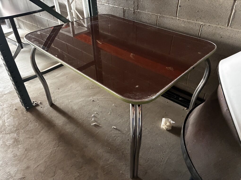 MCM red With Green trim And Chrome TabLe