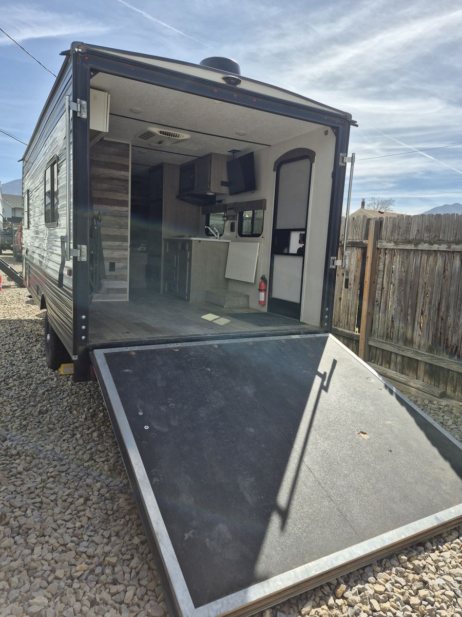 2020 Keystone Hideout toyhauler