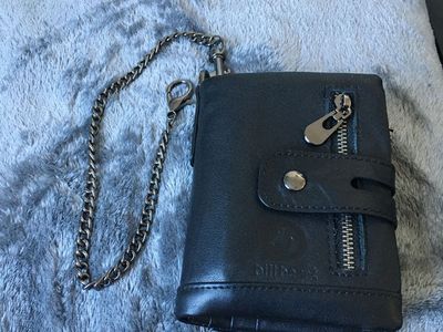 Billecart Men's Black Leather Bifold Wallet with Chain