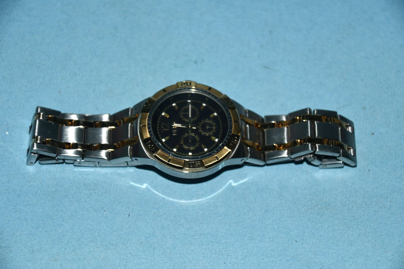 MEN'S RELIC WATCH ~ GOLD & SILVER ~ STAINLESS STEEL ~ WATER RESISTANT ~ NEEDS NEW BATTERY