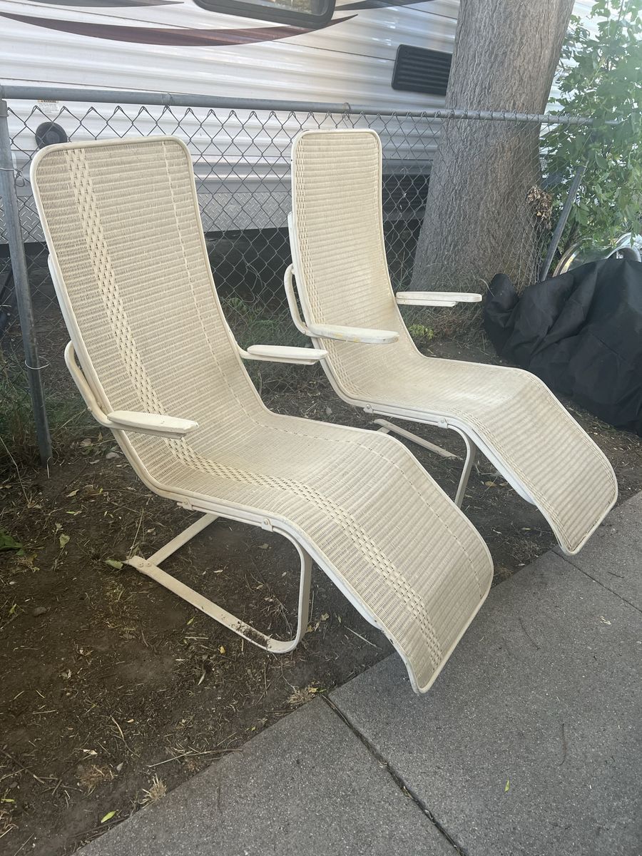 Mid Century Vintage Lloyd Flanders Wicker Chaise Lounge Patio Chairs
