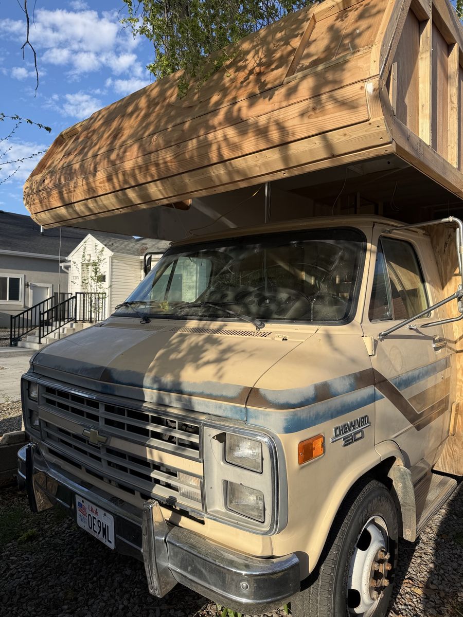 1987 Chevy 3500 Motor Home Runs & Drives 6'8" Int