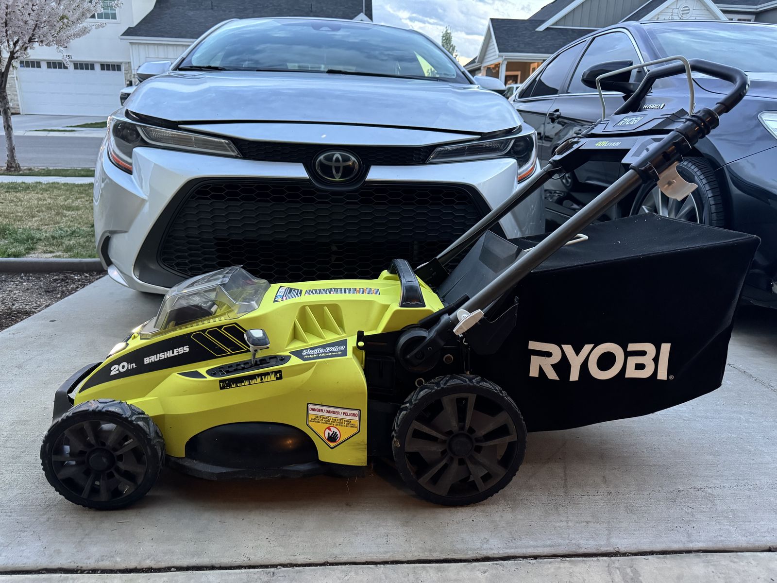 RYOBI lawn mower 20 In 40 Volt Battery cordless