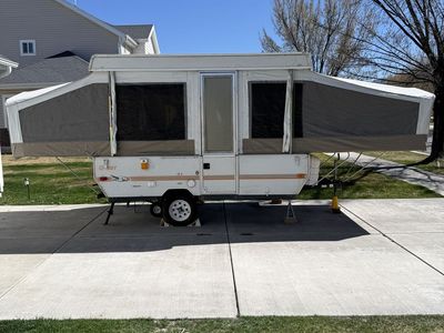 2000 Jayco Qwest 10X Pop-up Tent Trailer