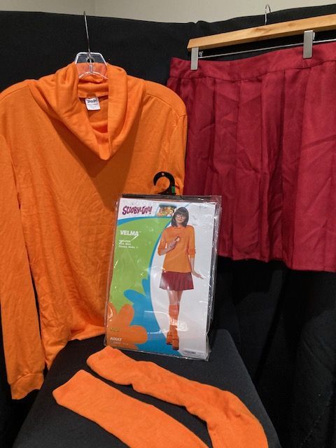 SCOOBY DOO  VELMA Size ADULT L    $30