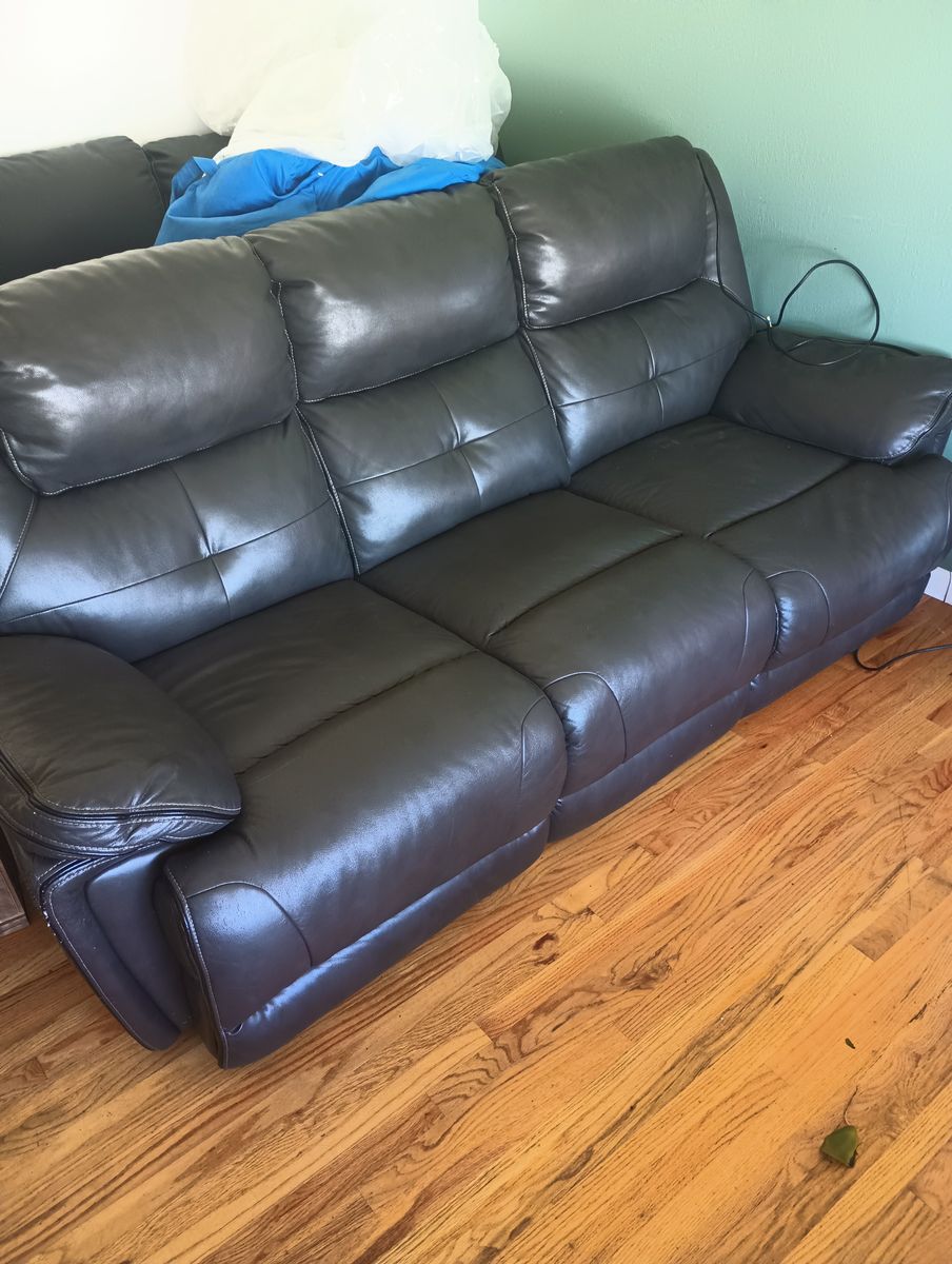 Reclining couch and loveseat 